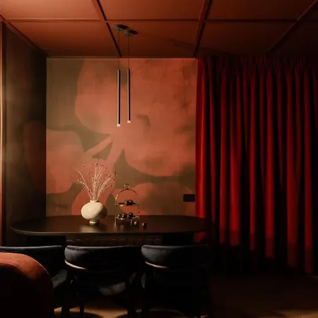 Velvet Noir Old Town Апартаменти *