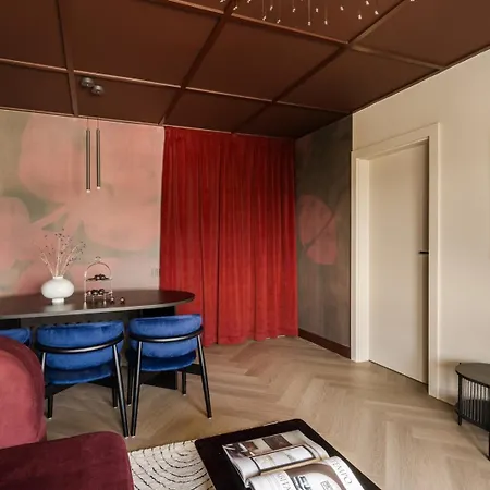 Апартаменти Velvet Noir Old Town *