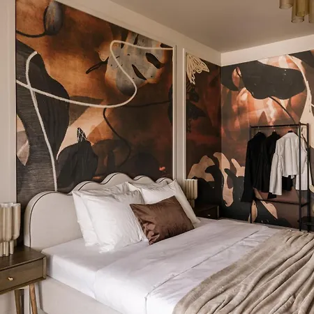 Апартаменти Velvet Noir Old Town *