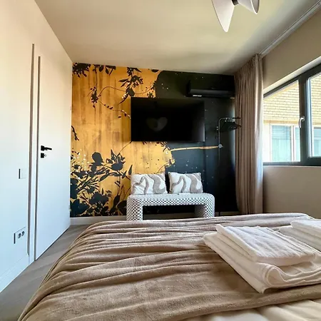 Апартаменти Velvet Noir Old Town