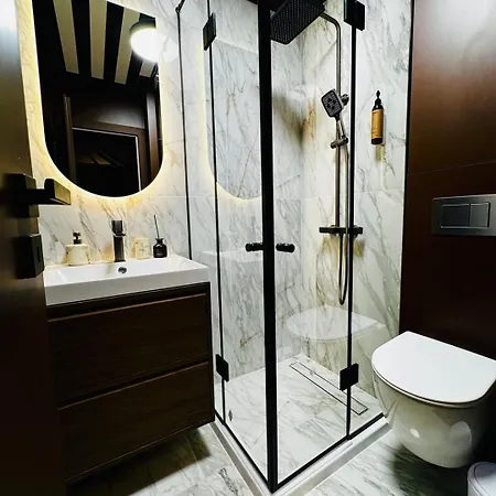 Velvet Noir Old Town Апартаменти Бухарест
